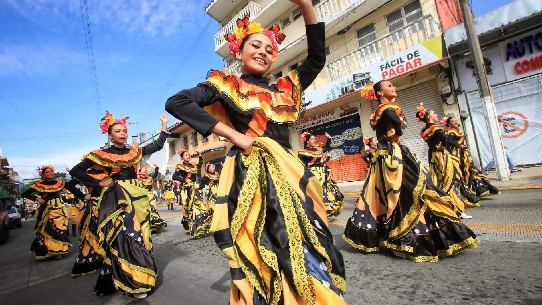 Secundaria General número 5 de Xalapa celebra 40 aniversario con desfile